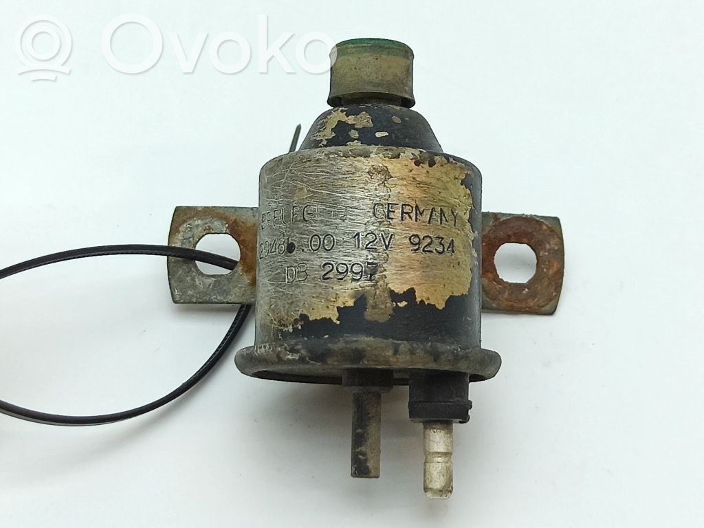 Mercedes-Benz S W116 Valve vacuum 