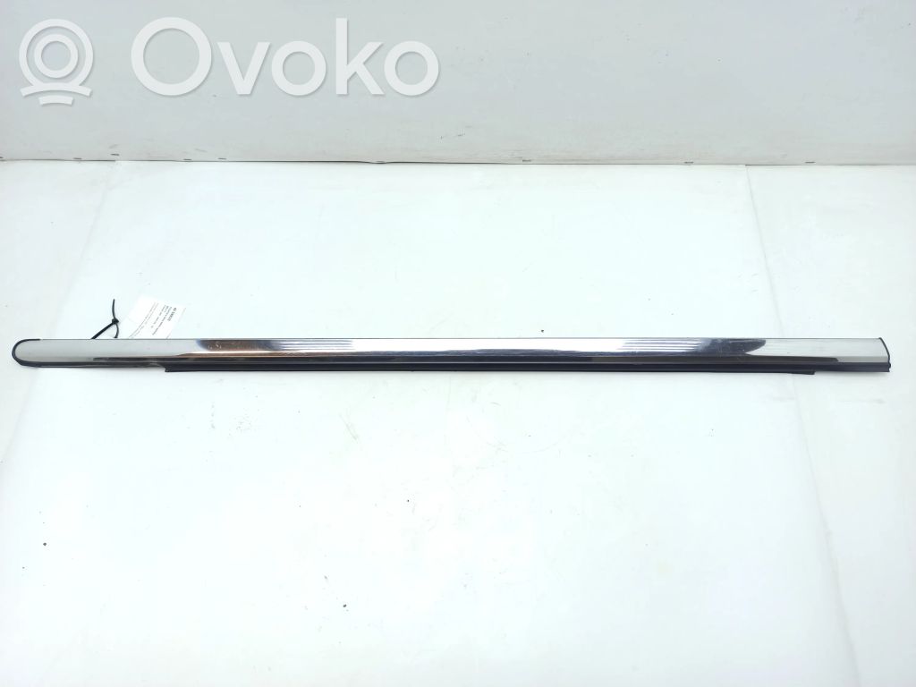 Chrysler 300 - 300C Priekinių durų stiklo apdaila 