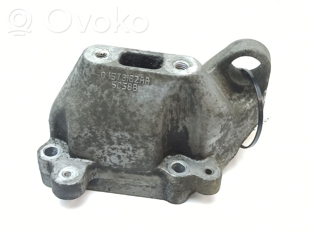 Chrysler 300 - 300C Engine mounting bracket 