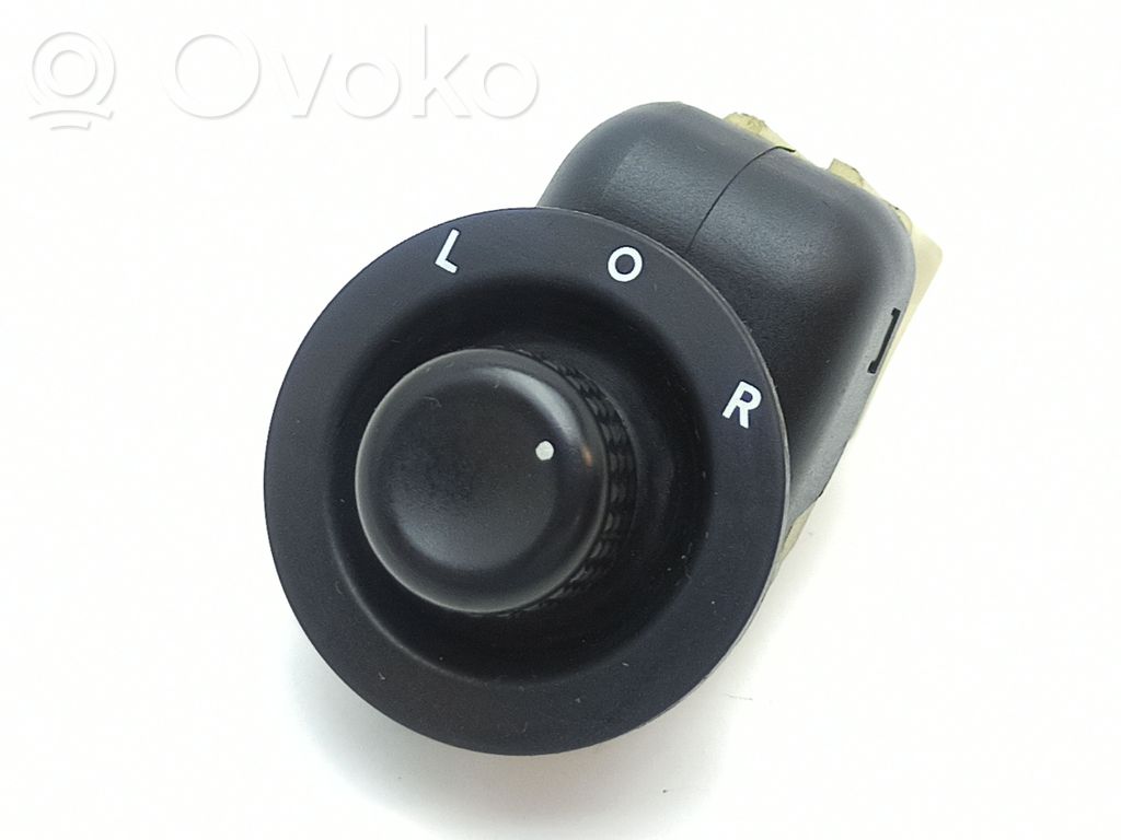 Chrysler 300 - 300C Wing mirror switch 