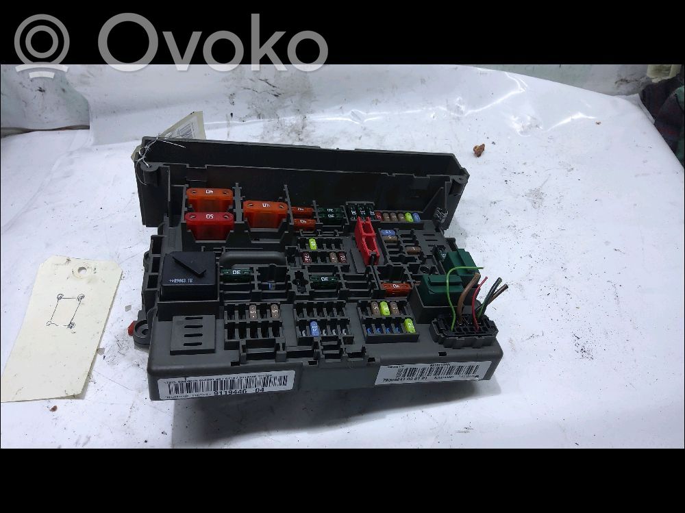BMW 1 E81 E87 Drošinātāju bloks 