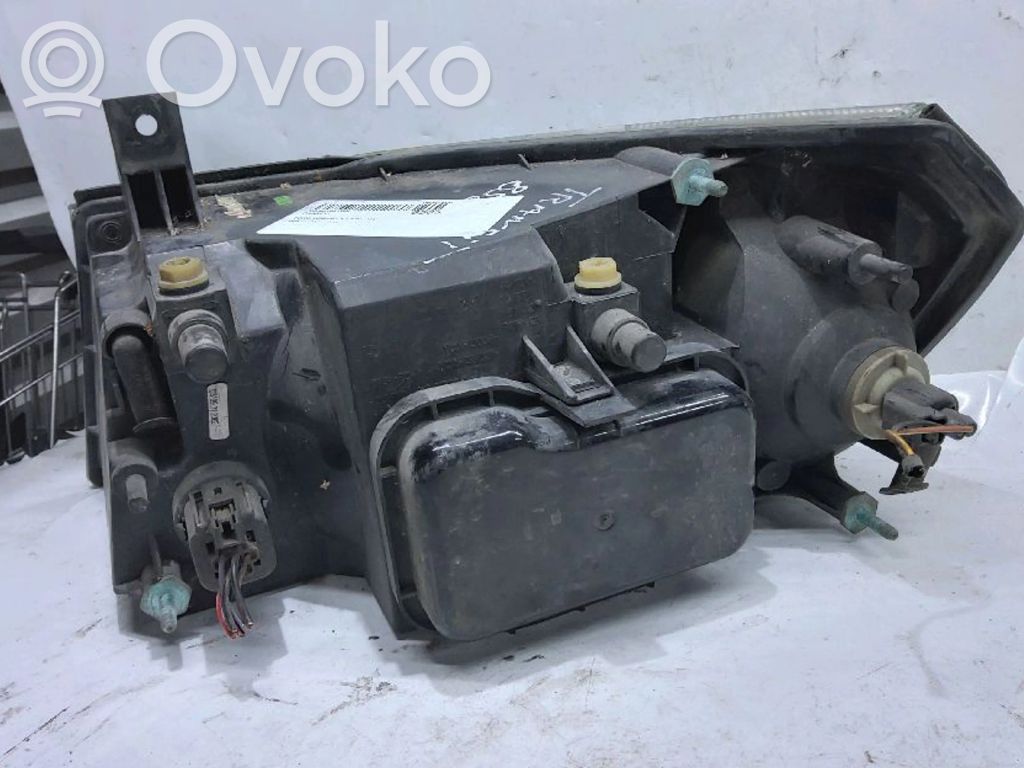 Headlight/headlamp   4696771