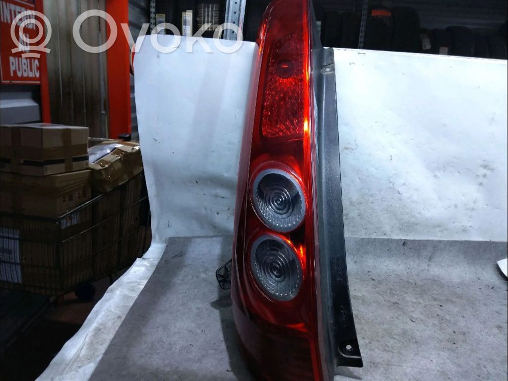 Ford Fiesta Aizmugurējais lukturis virsbūvē 