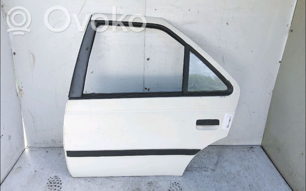 Peugeot 405 Puerta trasera 