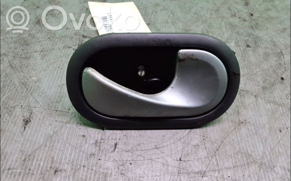 Renault Clio III Manecilla interna puerta delantera 