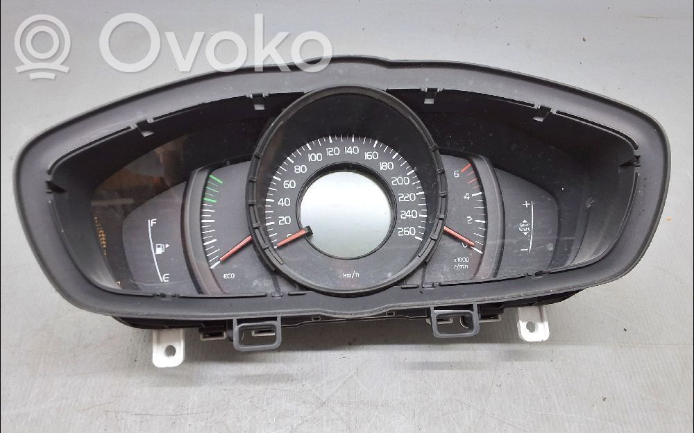 Volvo V40 Speedometer (instrument cluster) 
