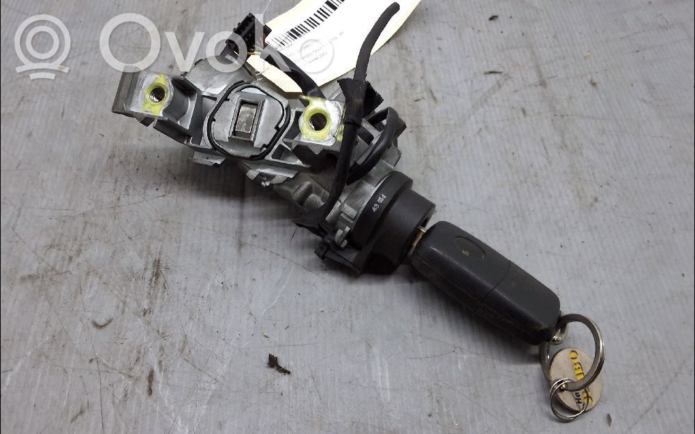 Volkswagen Golf V Steering wheel lock 