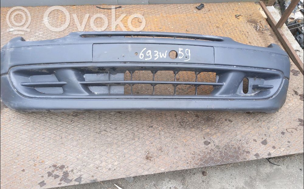 Renault Twingo I Parachoques delantero 
