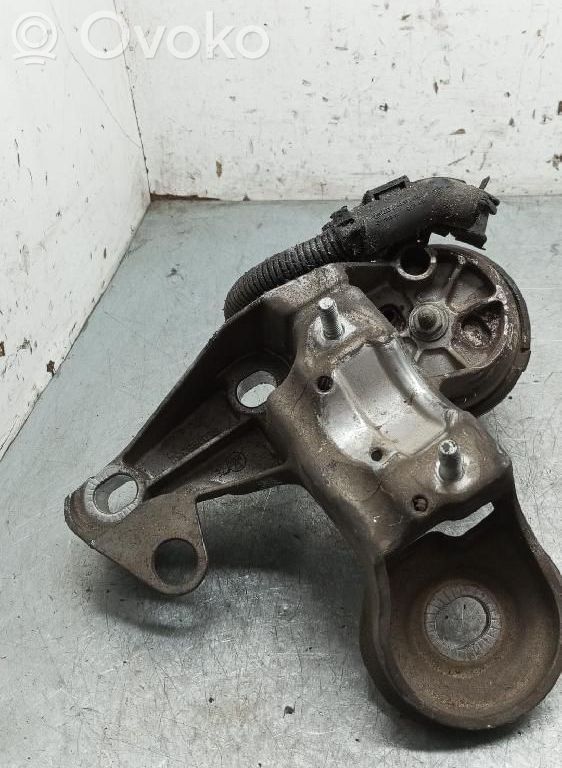 Audi A4 S4 B6 8E 8H Engine mount bracket 