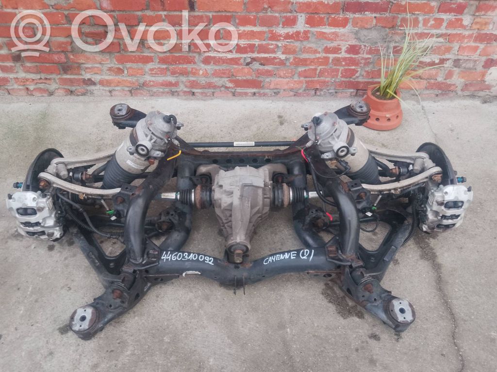 Porsche Cayenne (92A) Belka osi tylnej z reduktorem 