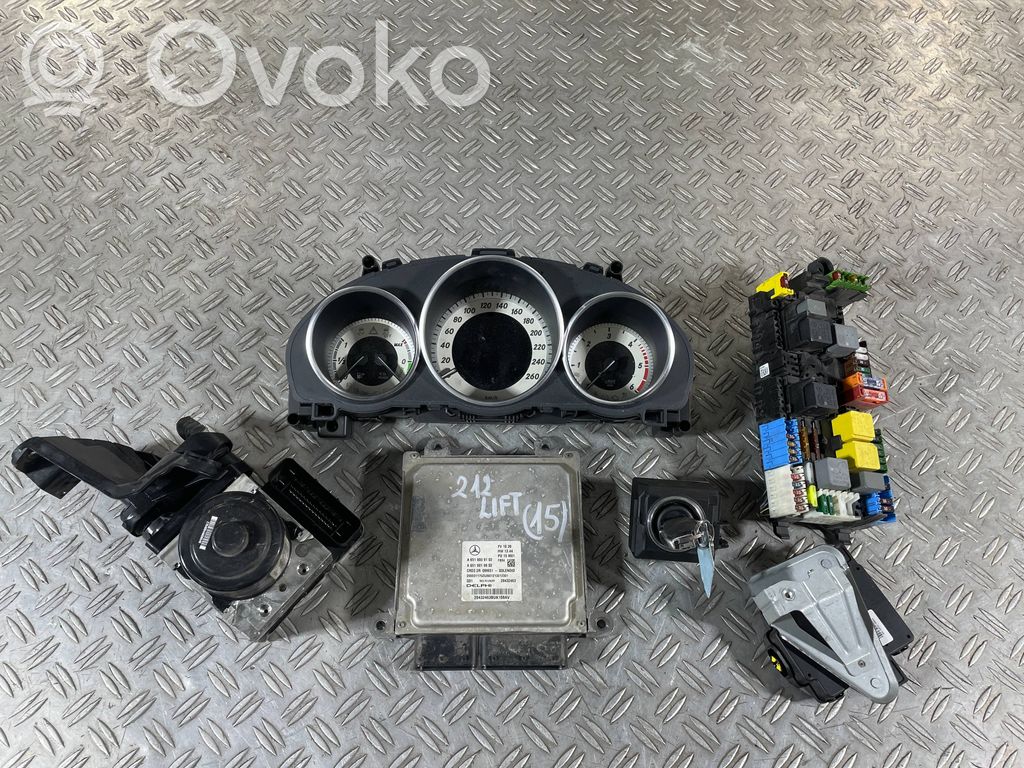 Mercedes-Benz E W212 Engine ECU kit and lock set 