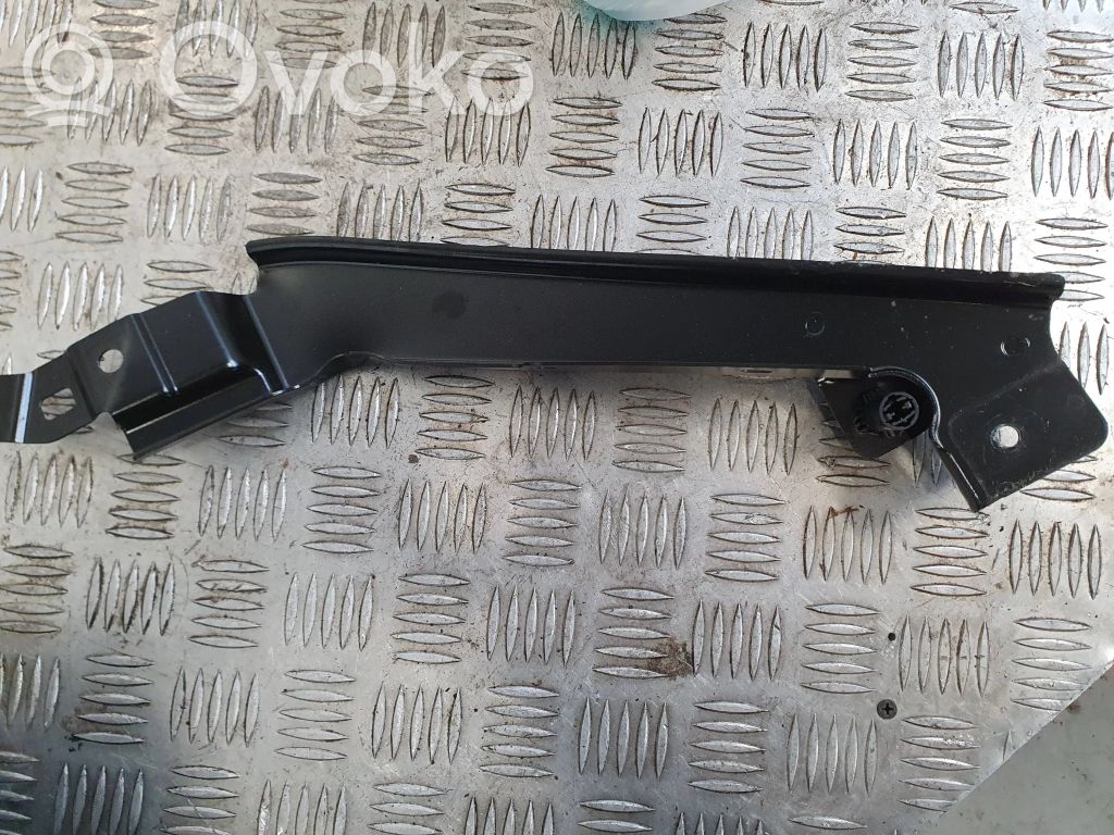 Renault Megane E-Tech Headlight/headlamp mounting bracket 