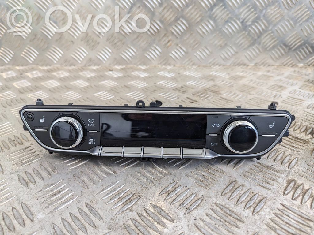 Panel klimatyzacji   8W0820043BR