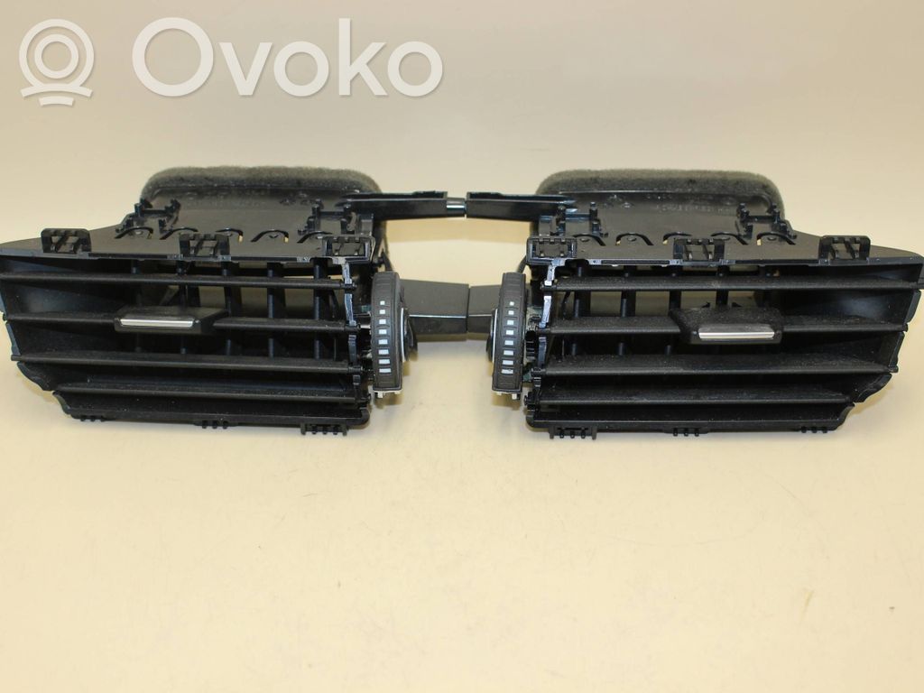 BMW X1 F48 F49 Dysze / Kratki środkowego nawiewu deski rozdzielczej 