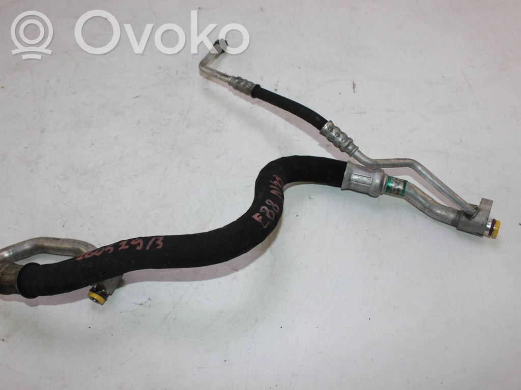 BMW 3 E90 E91 Ilmastointilaitteen putki (A/C) 