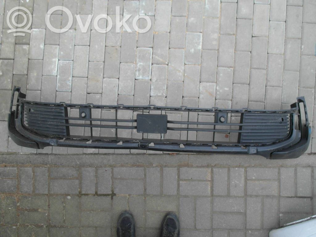 Front bumper lip   R2KB17C831C