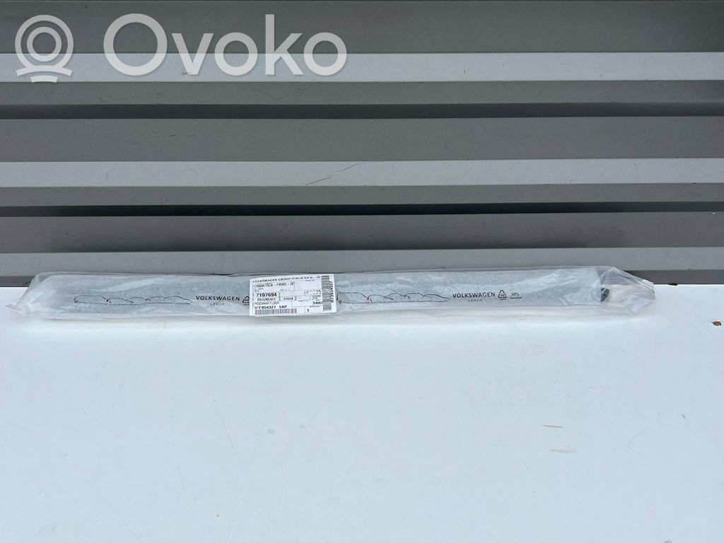 Windshield trim   5FF854327