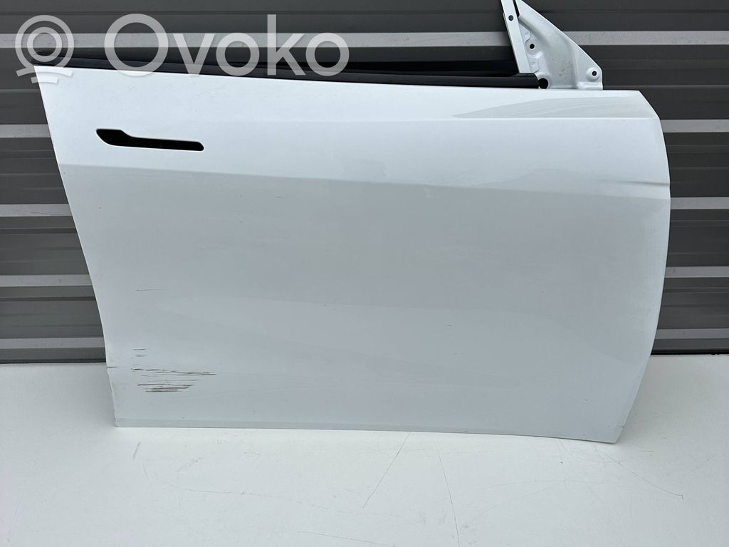 Tesla Model Y Дверь 