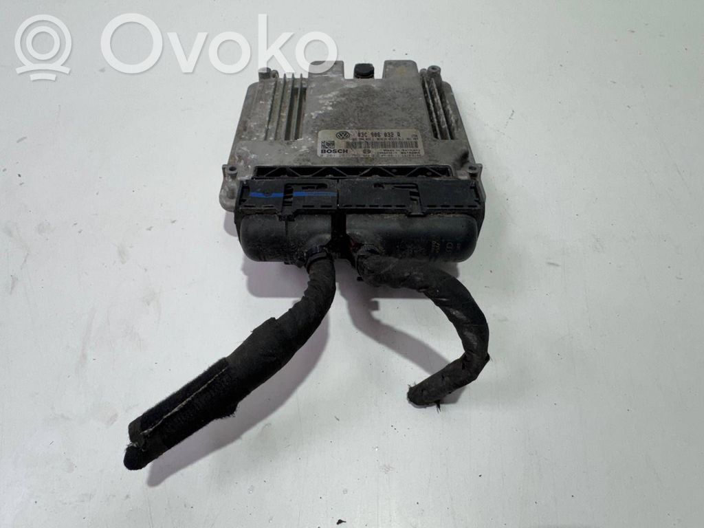 Engine control unit/module   03C906032R,03C906032C,0261201769