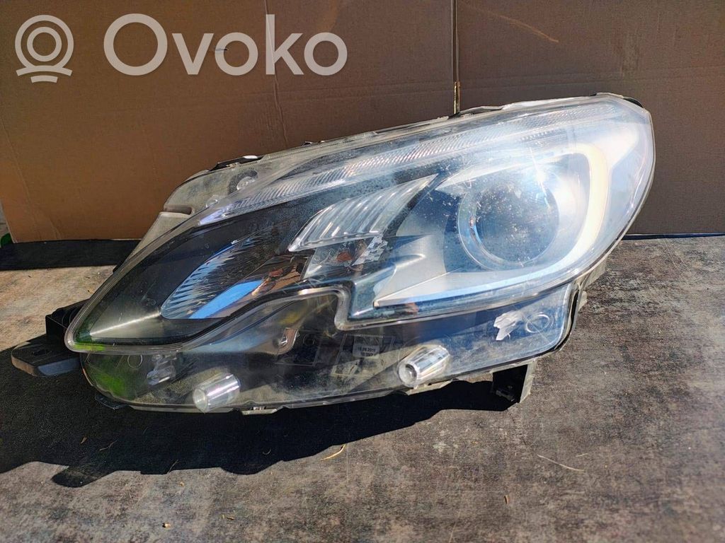 Peugeot 2008 I Lampa przednia 
