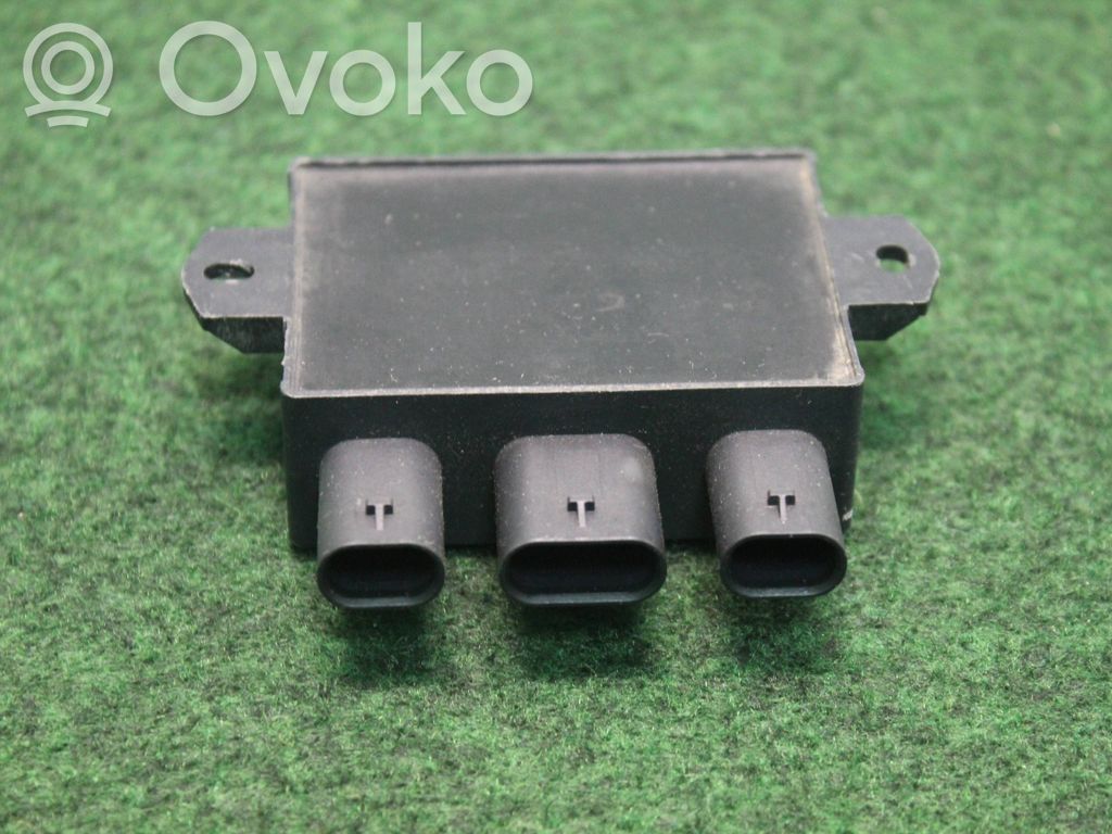 Tailgate/trunk control unit/module   C72404101