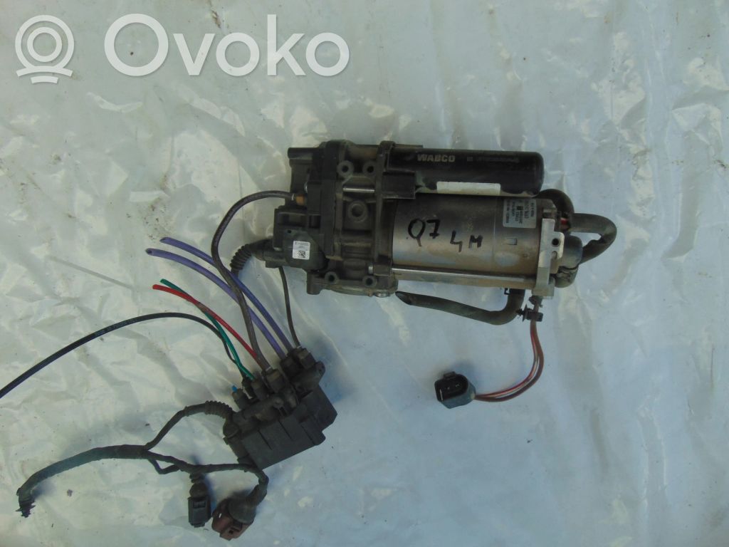 Audi Q7 4M Air suspension compressor/pump 