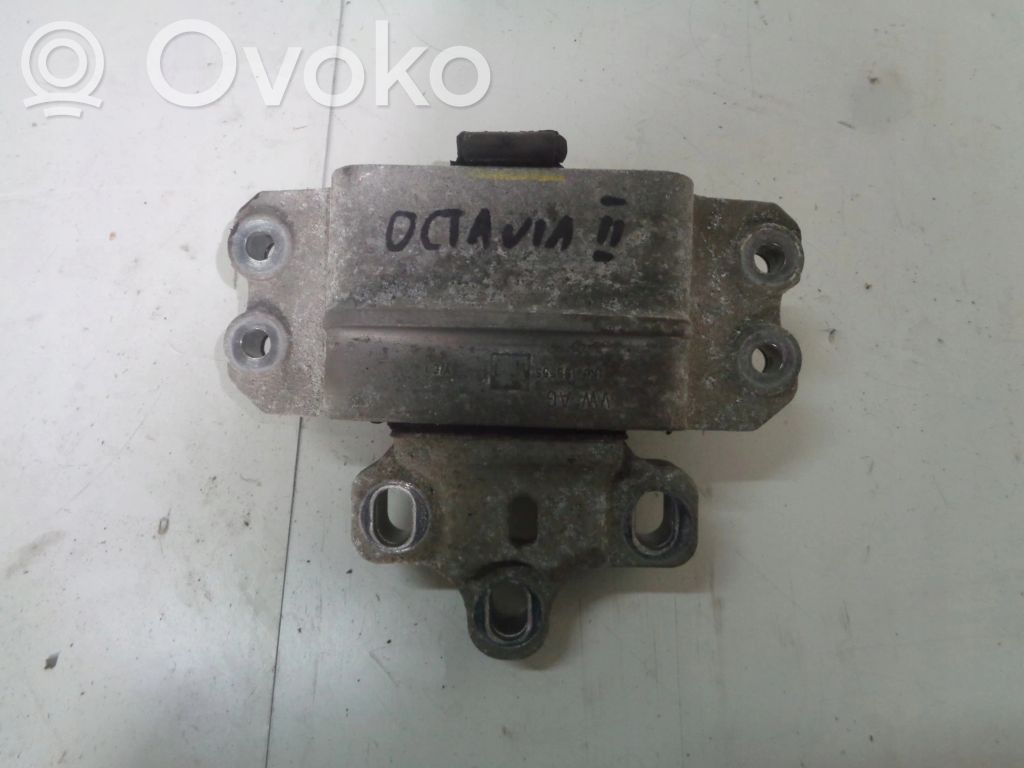Skoda Octavia Mk2 (1Z) Engine mount bracket 