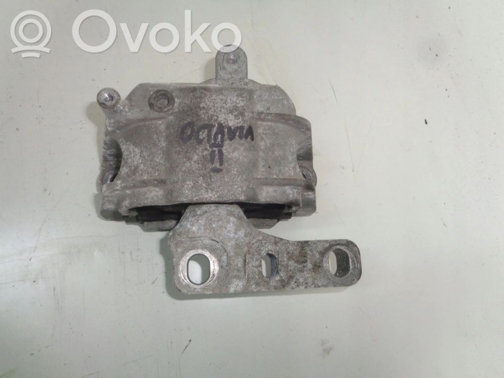Skoda Octavia Mk2 (1Z) Engine mount bracket 