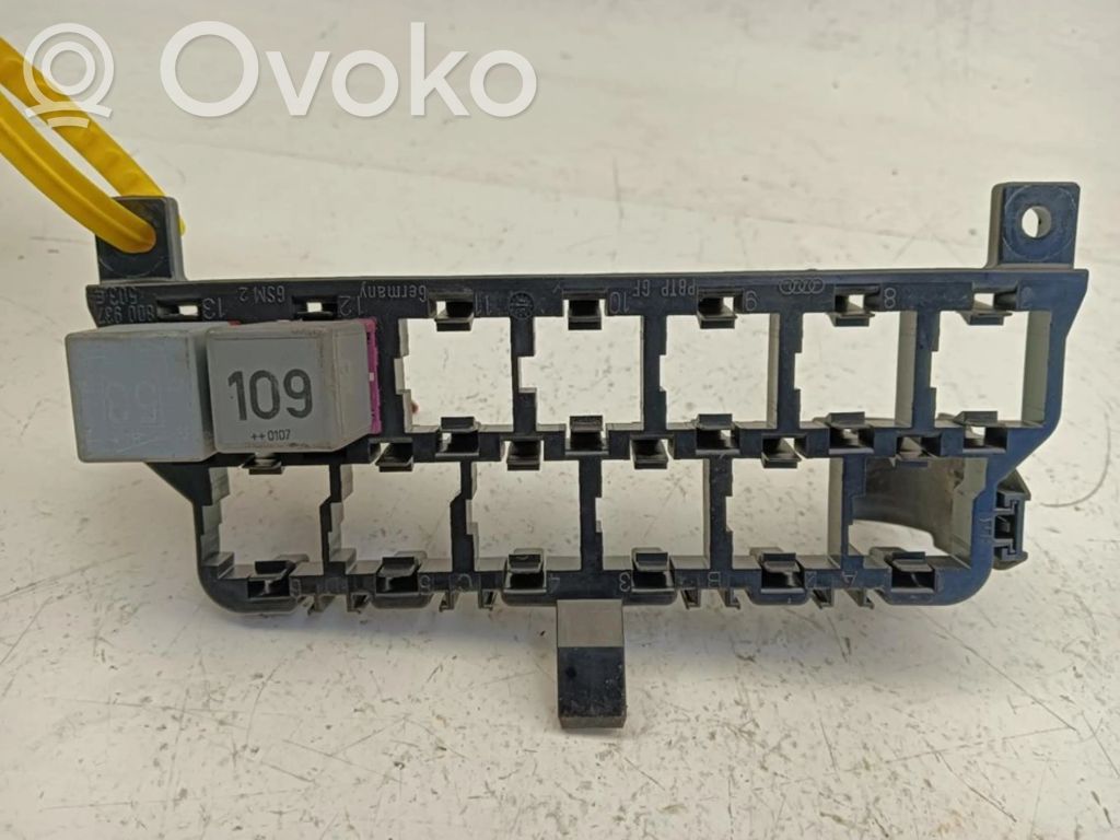 Audi A3 S3 8L Saugiklių blokas 