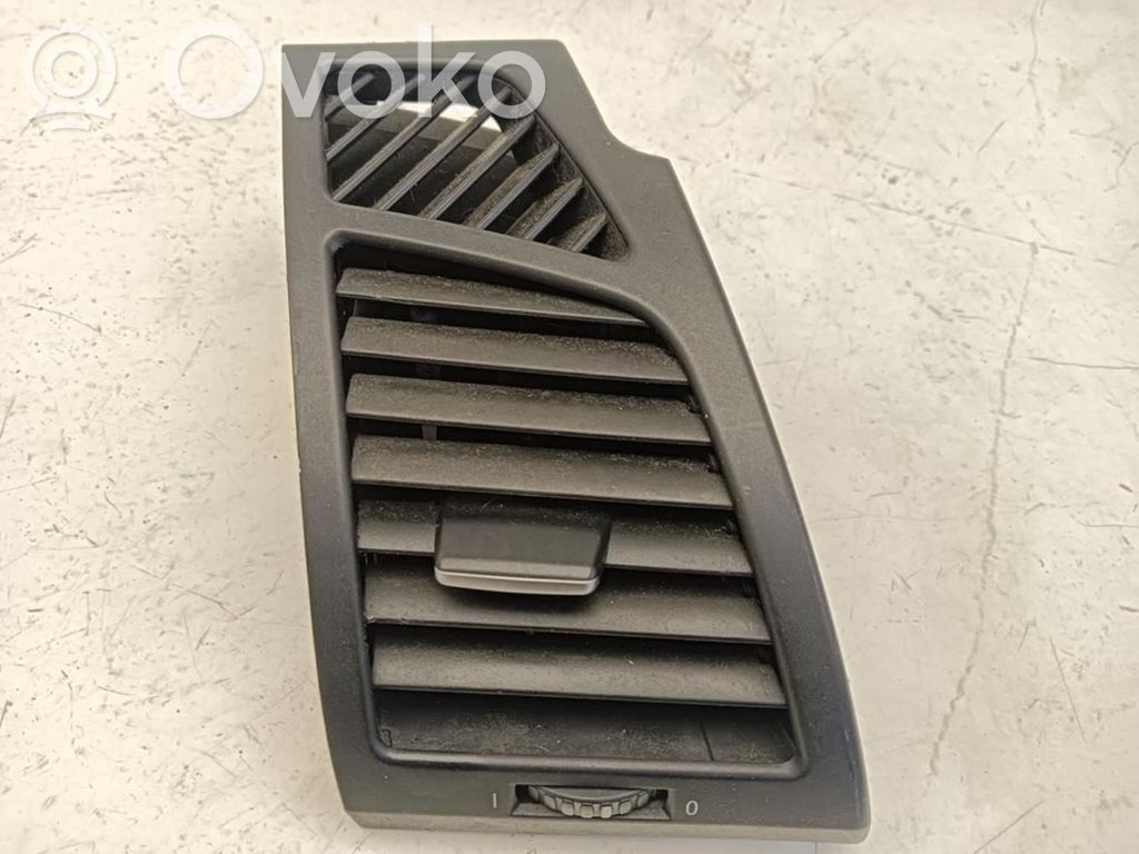 BMW 1 E81 E87 Centrinės oro grotelės 