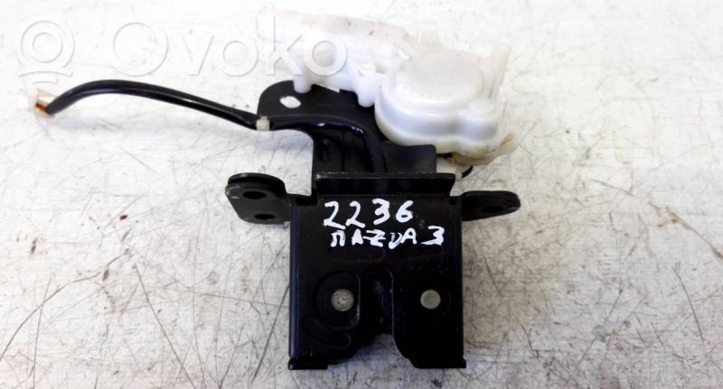 Tailgate exterior lock