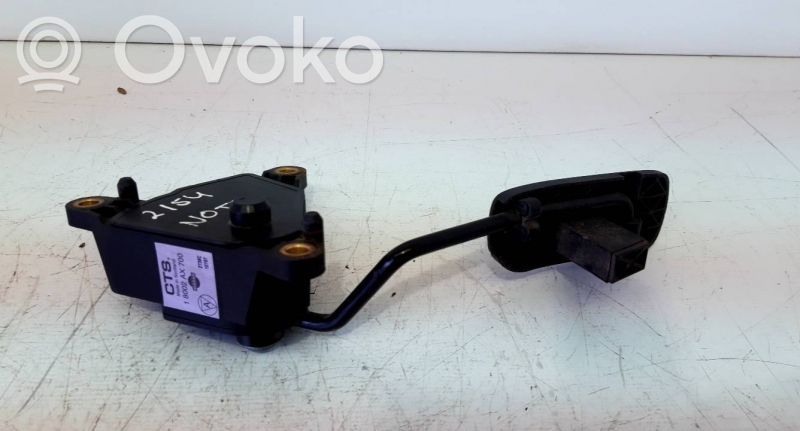 Pedal del acelerador   18002AX700