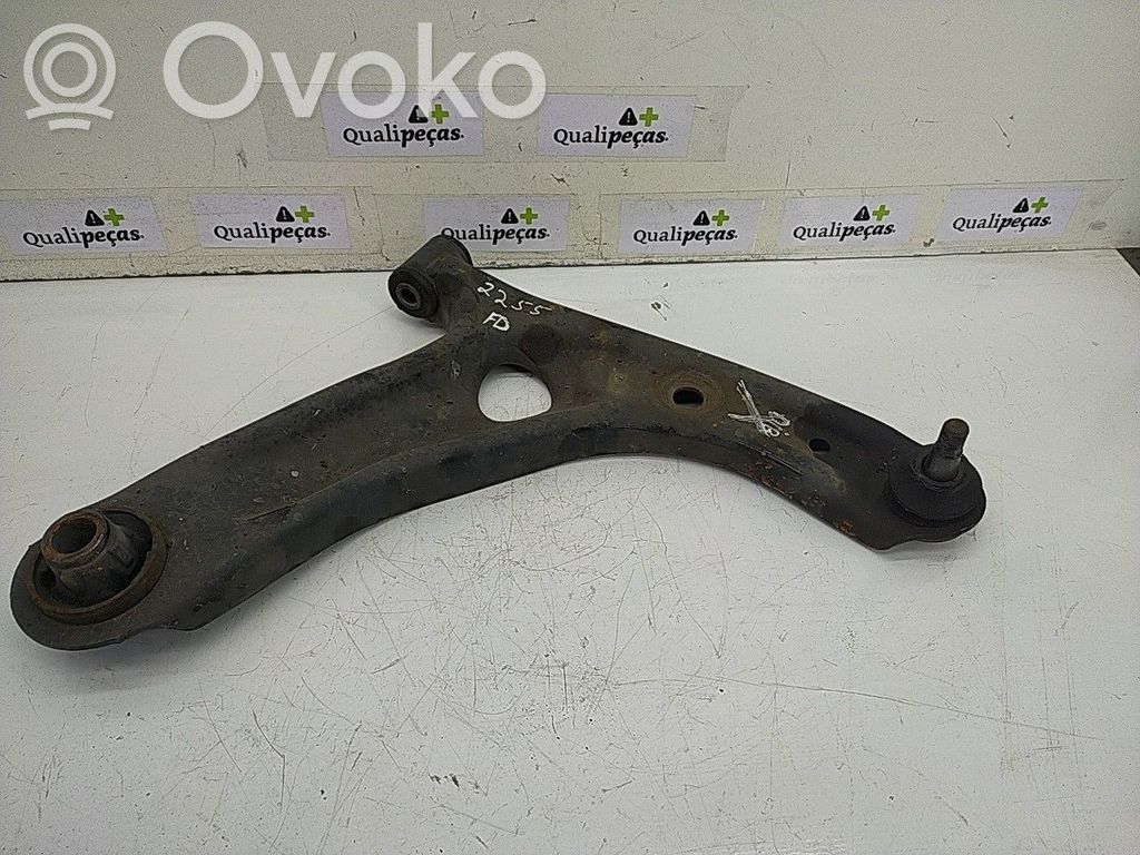 Toyota Aygo AB10 Priekinė svirtis 