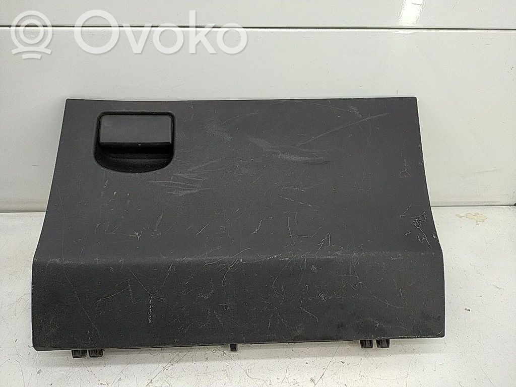 Toyota Yaris Daiktadėžė 