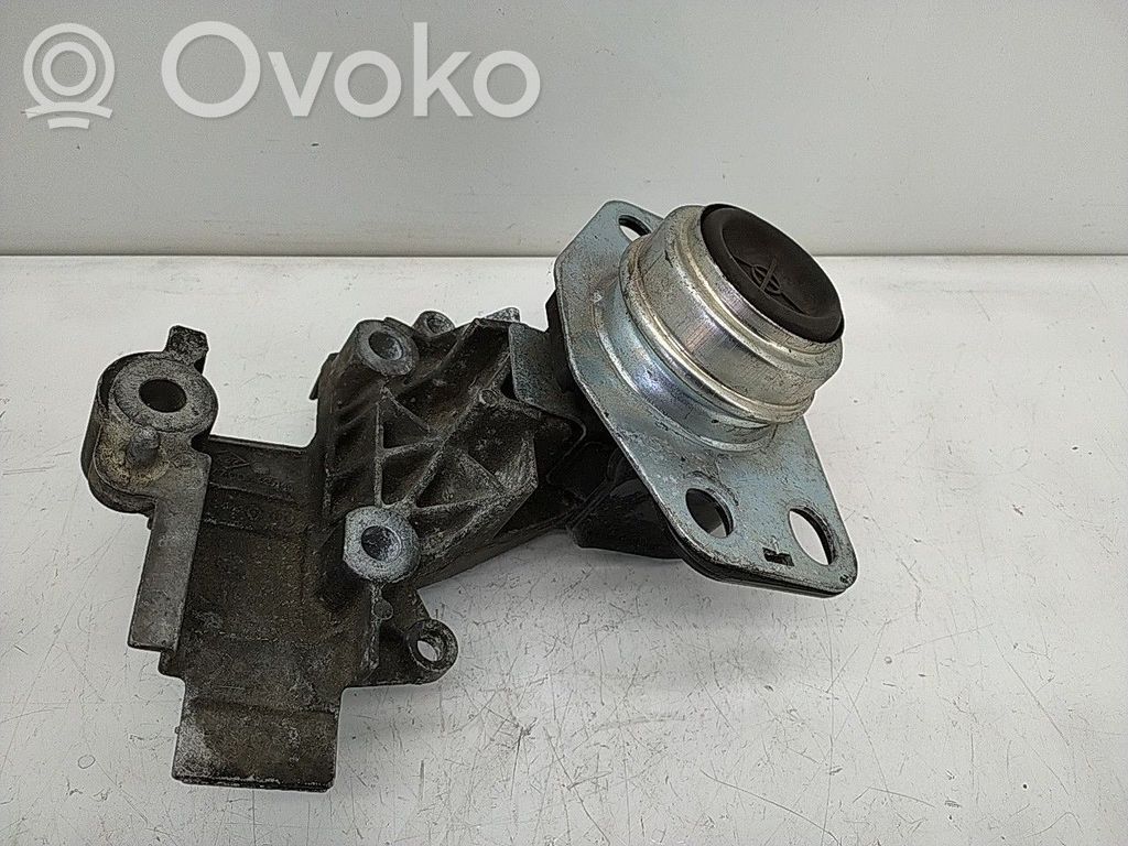 Renault Clio II Engine mount bracket 
