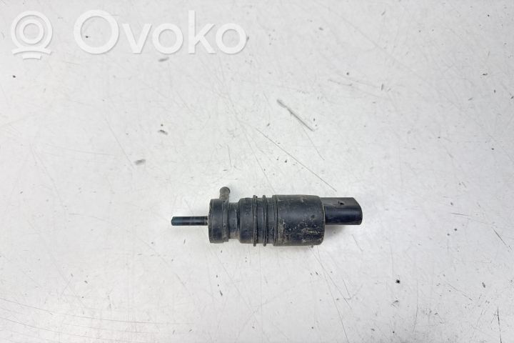 Windscreen/windshield washer pump   8362154
