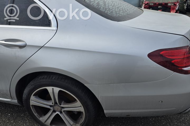 Mercedes-Benz E W213 Panel lateral trasero 