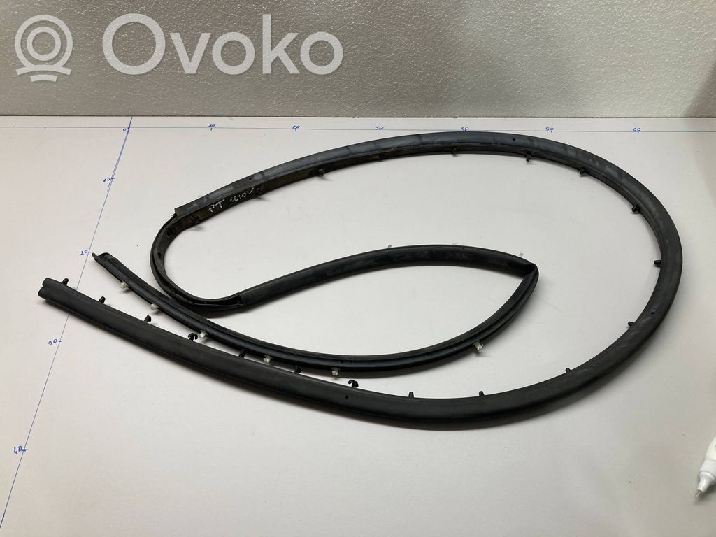 Renault Clio V Rubber seal rear door 