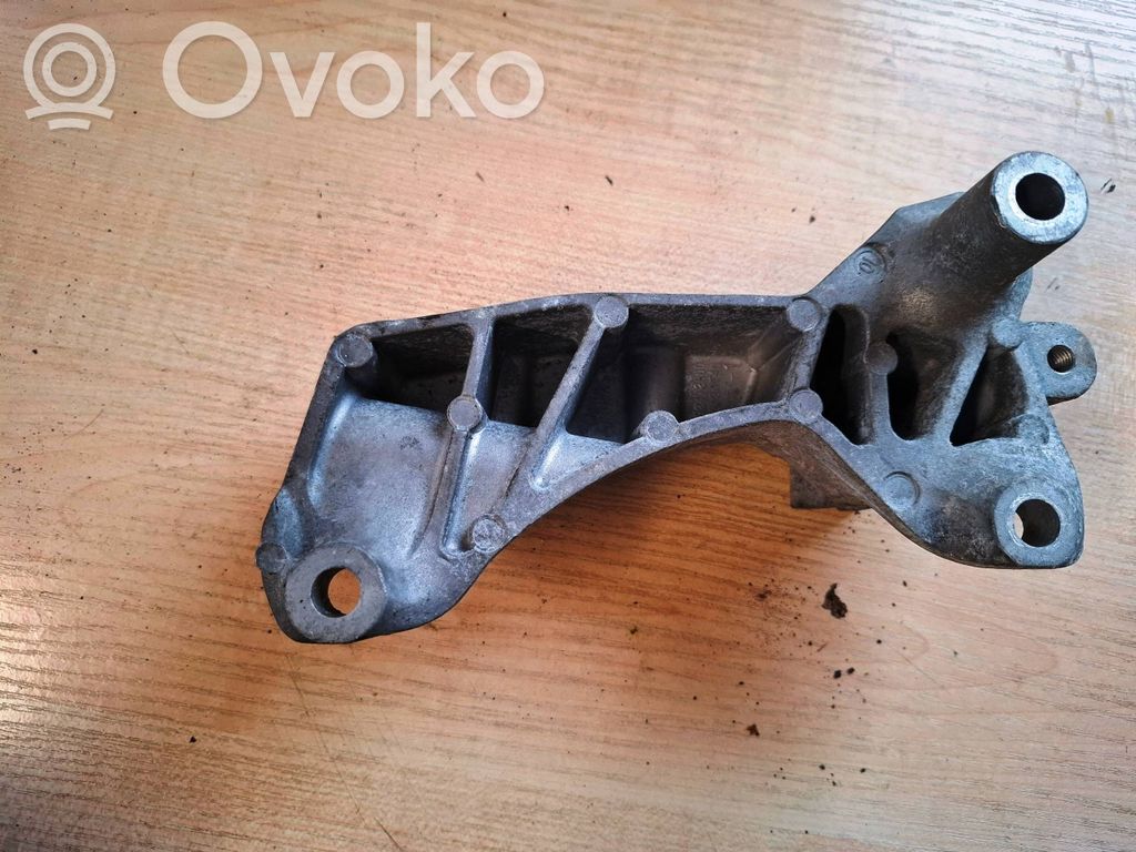 Engine mounting bracket   96852492