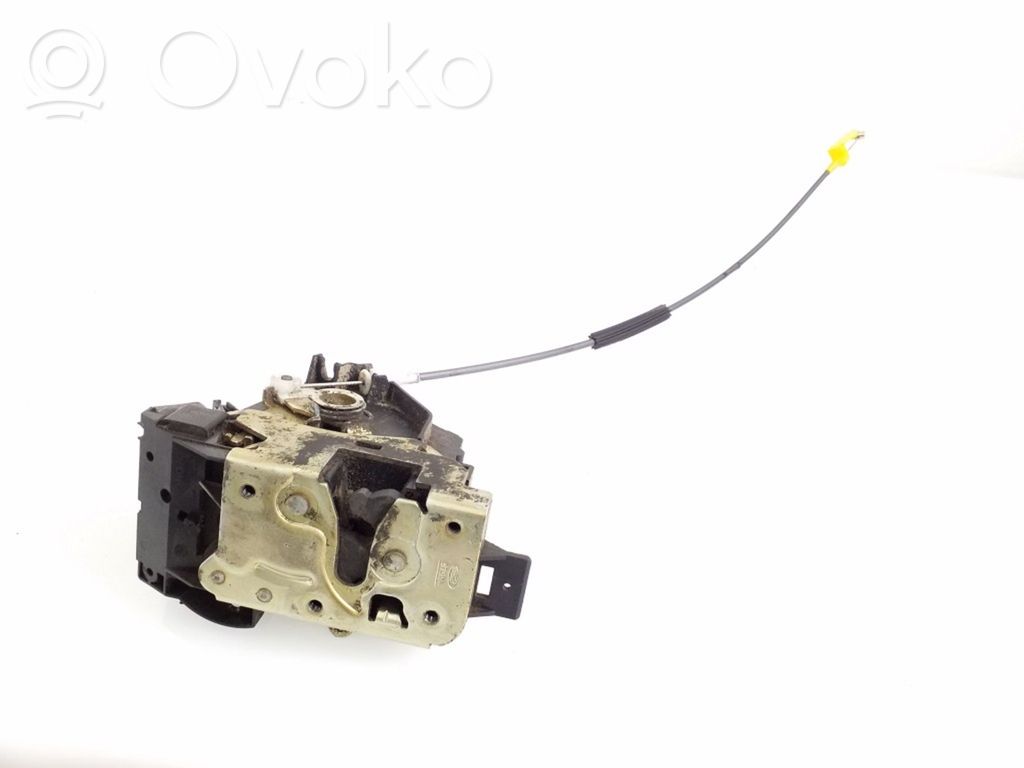 Ford Focus Priekšpusē slēdzene 