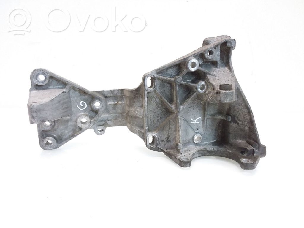 Volvo XC60 Generator/alternator bracket 