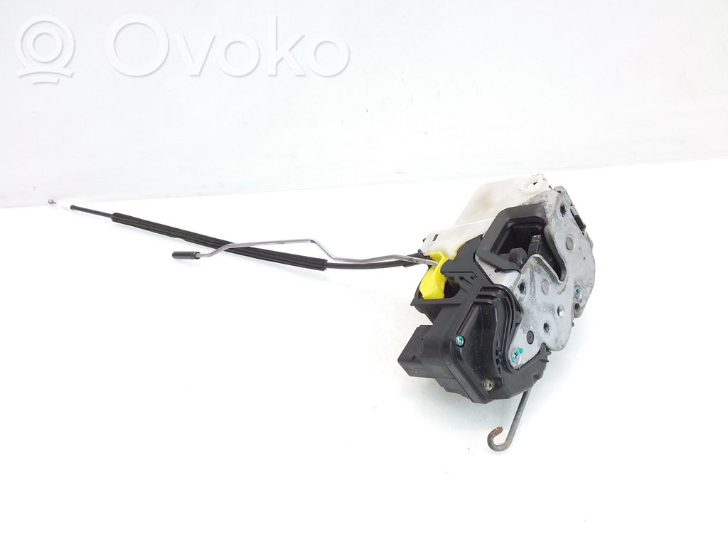 Opel Insignia A Front door lock 