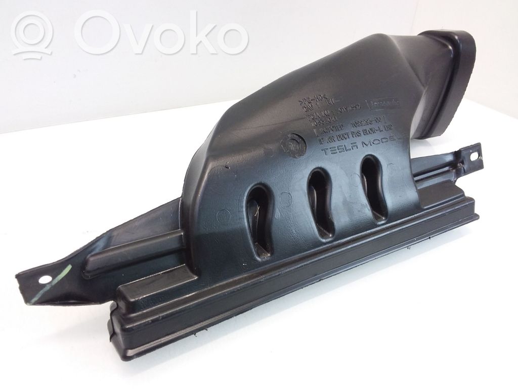 Tesla Model 3 Ohjaamon sisäilman ilmakanava 