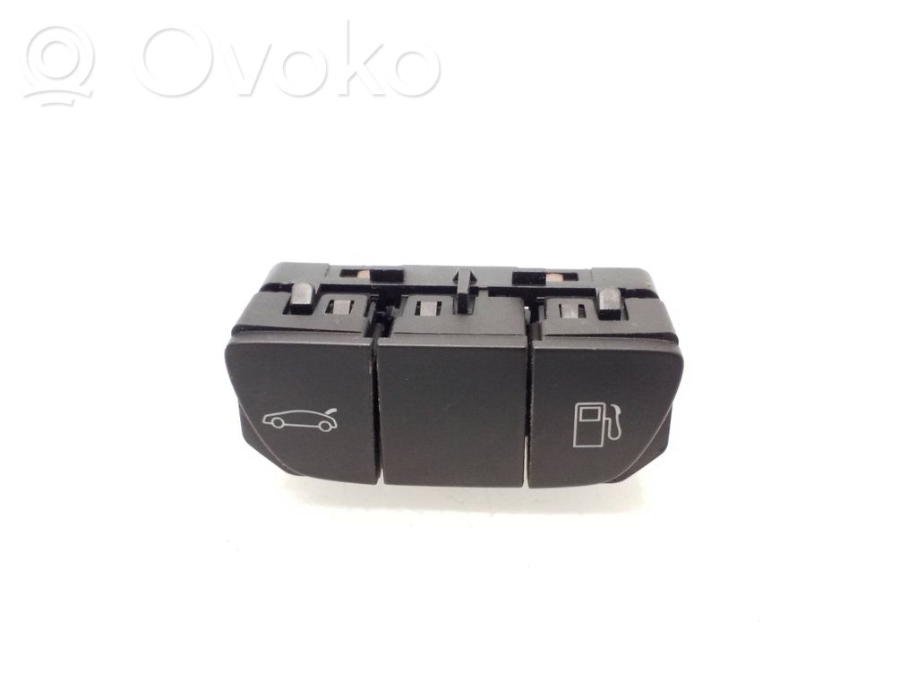Peugeot 508 Fuel tank opening switch 