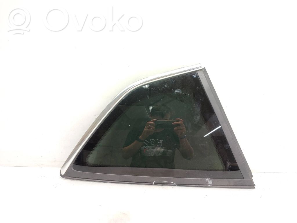 Ford Kuga I Rear side window 