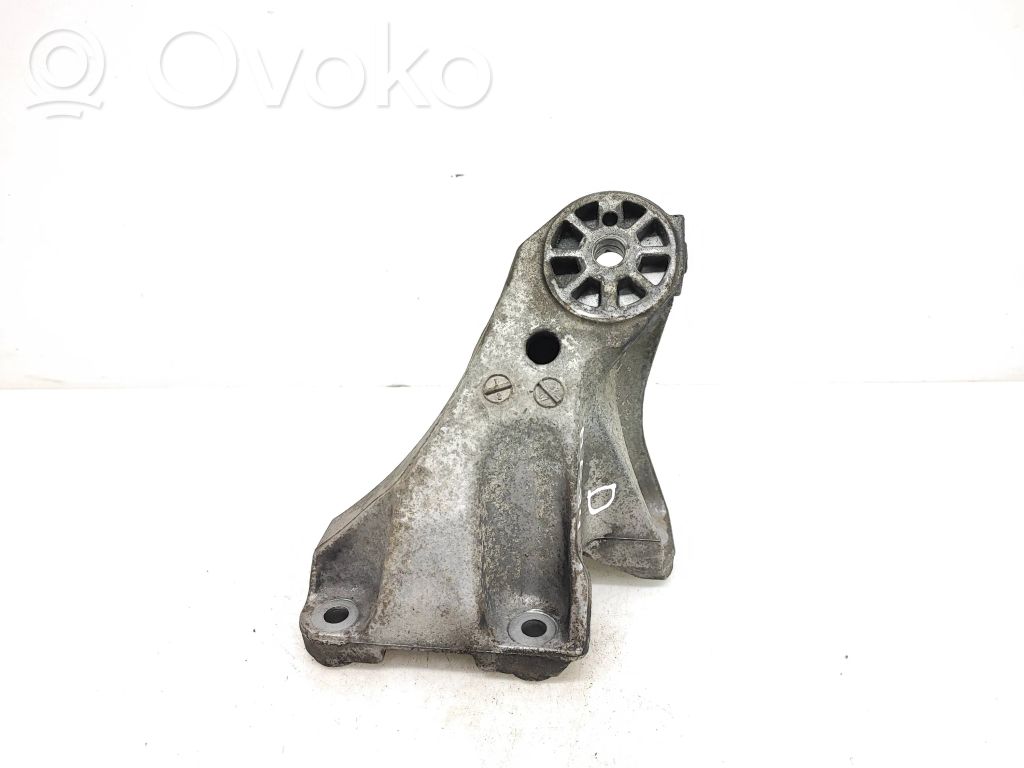 Audi Q7 4L Engine mounting bracket 