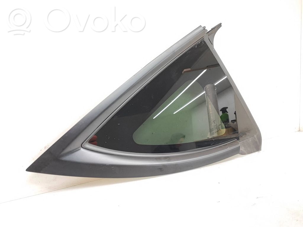 Tesla Model Y Rear side window 