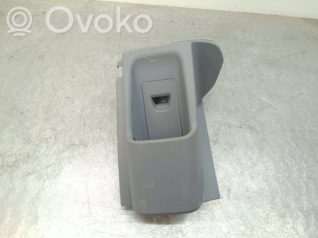 Ford Transit Kita salono detalė 