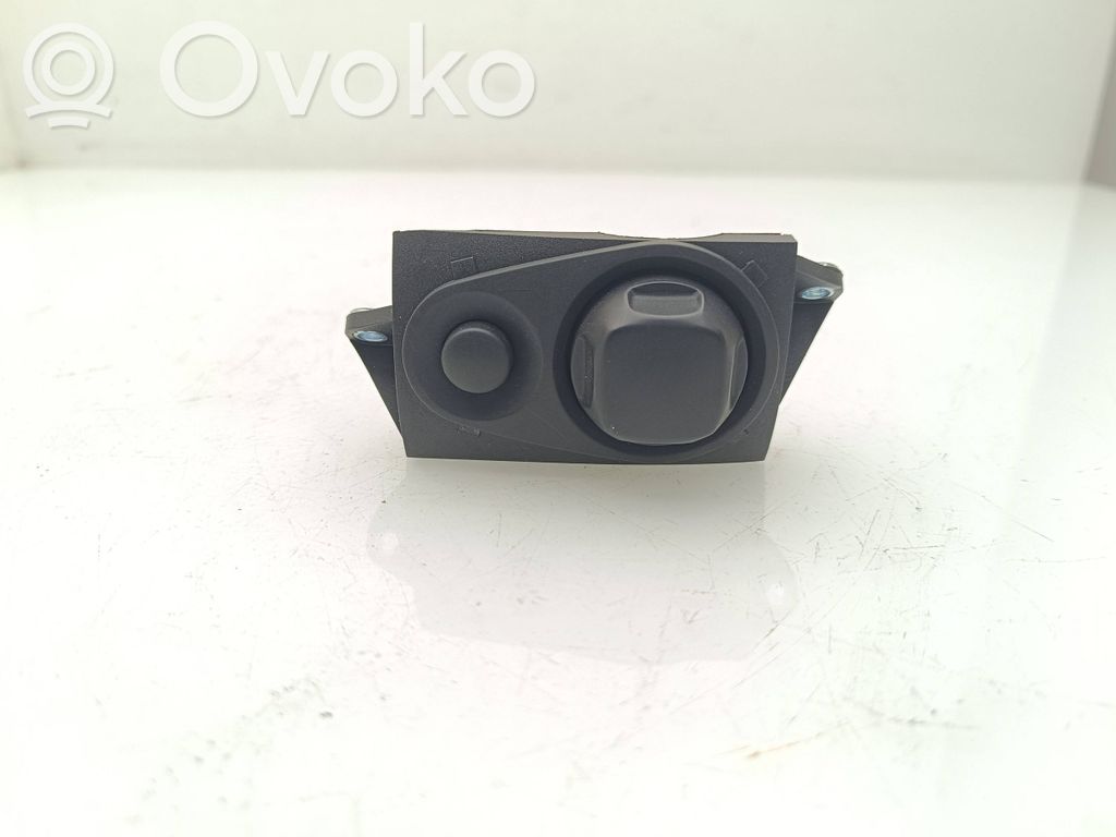 Steering wheel adjustment switch   4E09531041