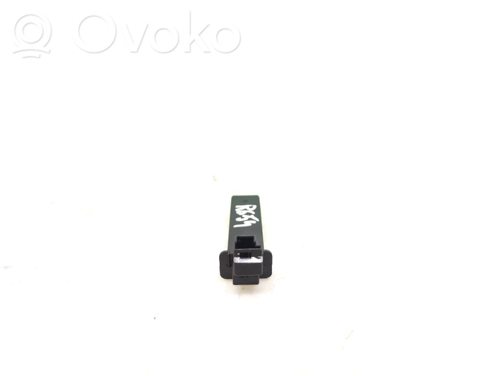 Tesla Model Y Innentemperatursensor 